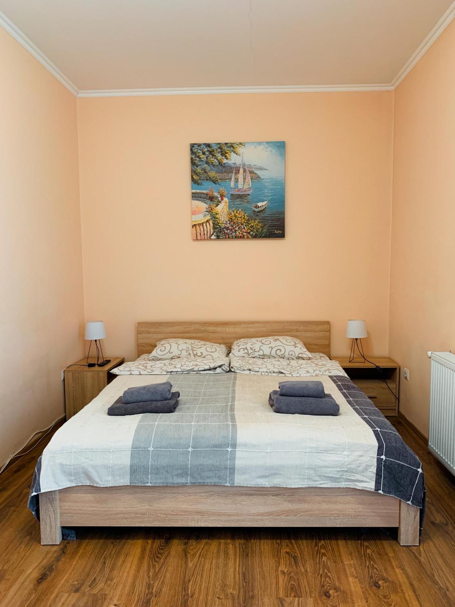Apartments Domovik Мостова 5 Кв 38 Mukacheve Exterior photo
